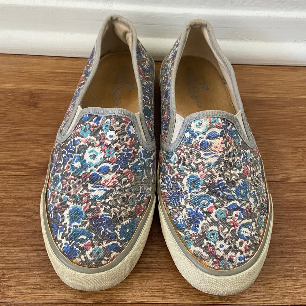 American Eagle AEO women floral flat shoes size 6